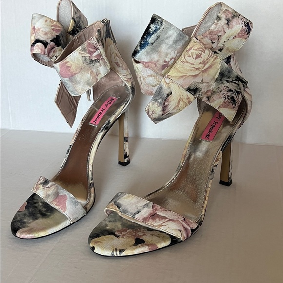 Betsey Johnson Malissa d'Orsay Pump in Multi-color Floral Pattern Oversized Bow - Picture 4 of 12
